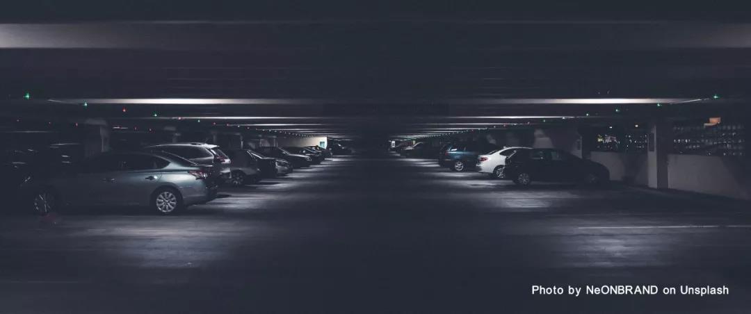  汽車庫、修車庫、停車場